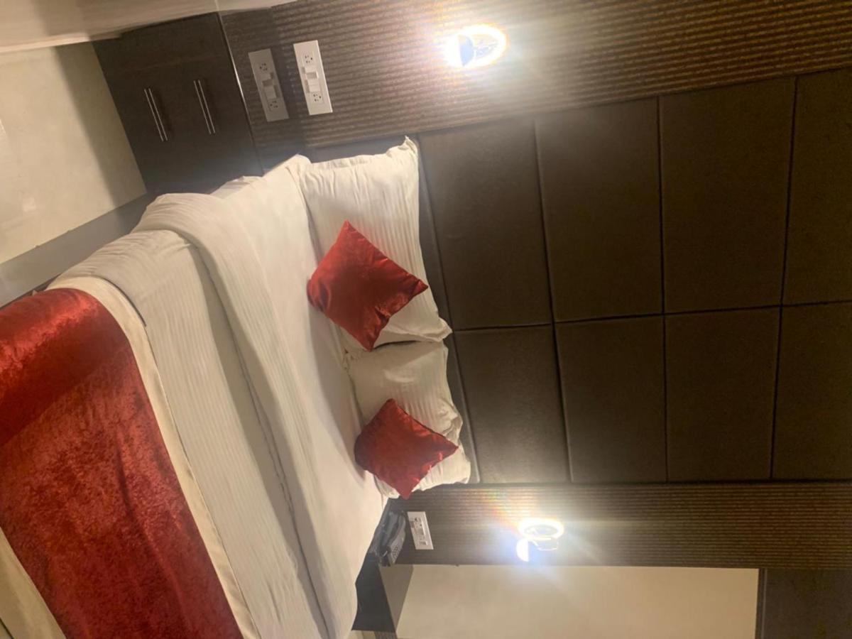 Hotel Mmk Kanpur Bagian luar foto