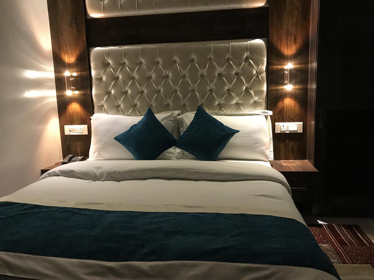 Hotel Mmk Kanpur Bagian luar foto