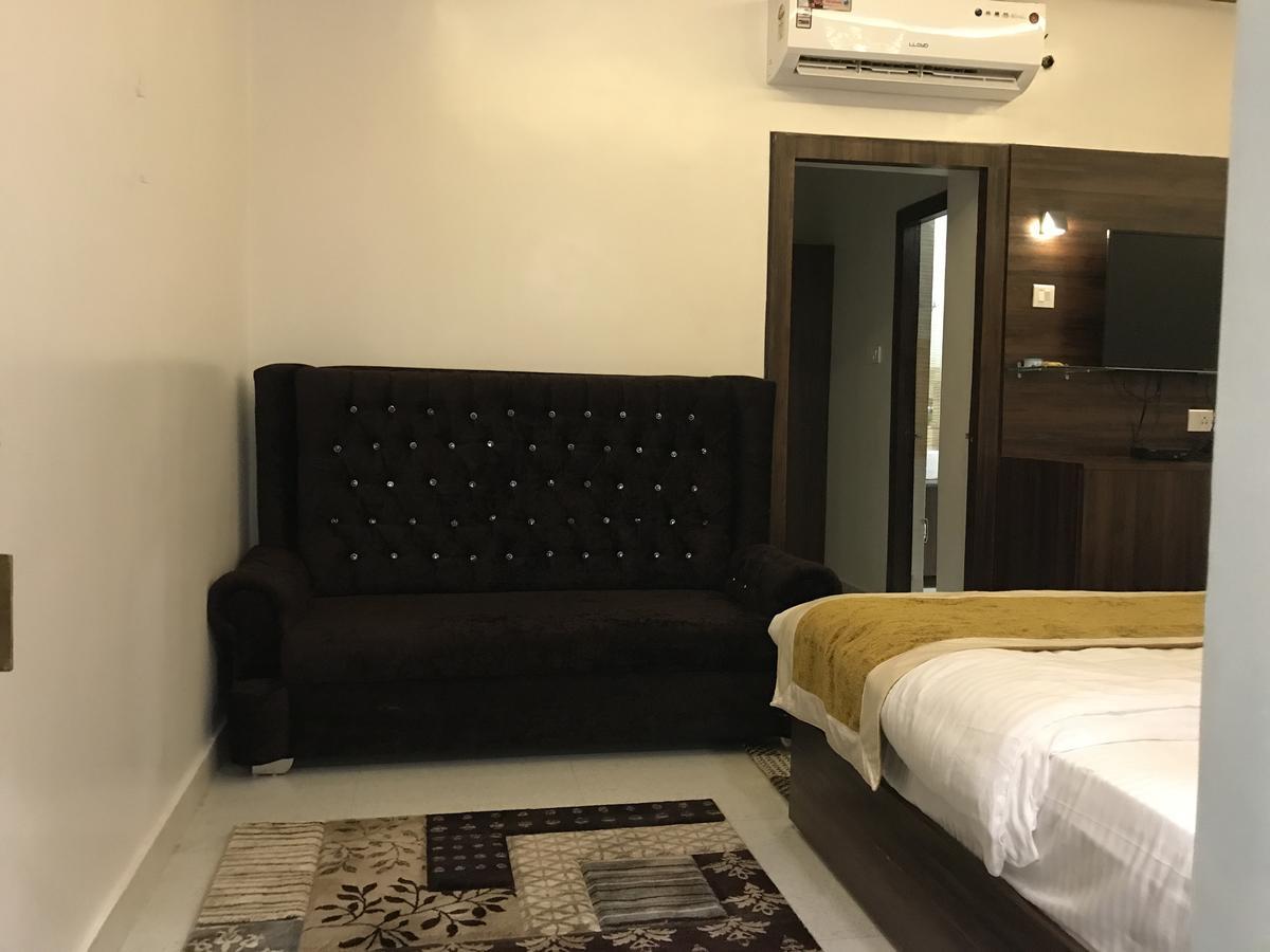 Hotel Mmk Kanpur Bagian luar foto