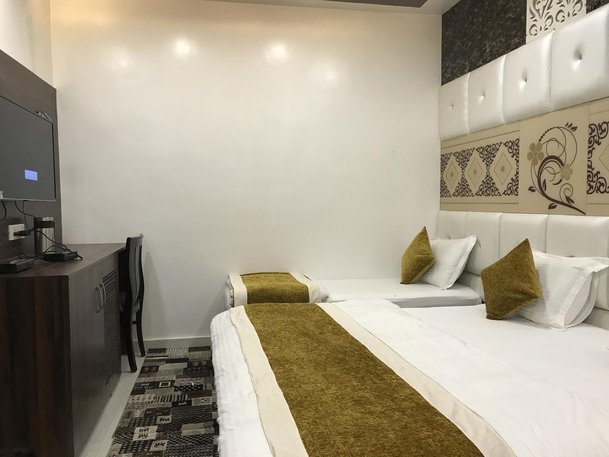 Hotel Mmk Kanpur Bagian luar foto