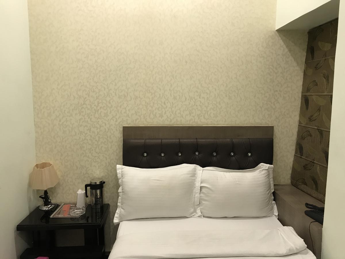Hotel Mmk Kanpur Bagian luar foto