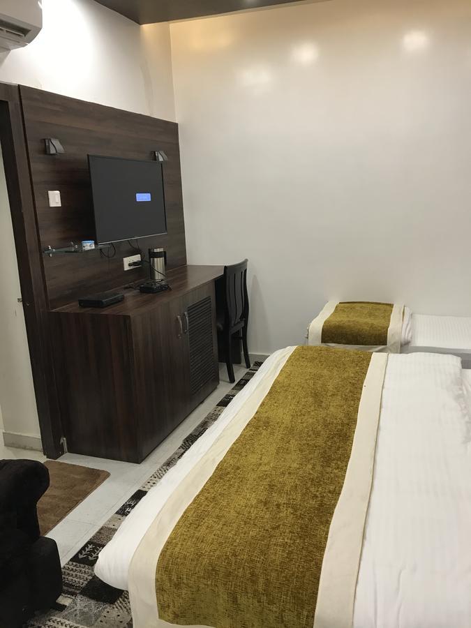 Hotel Mmk Kanpur Bagian luar foto