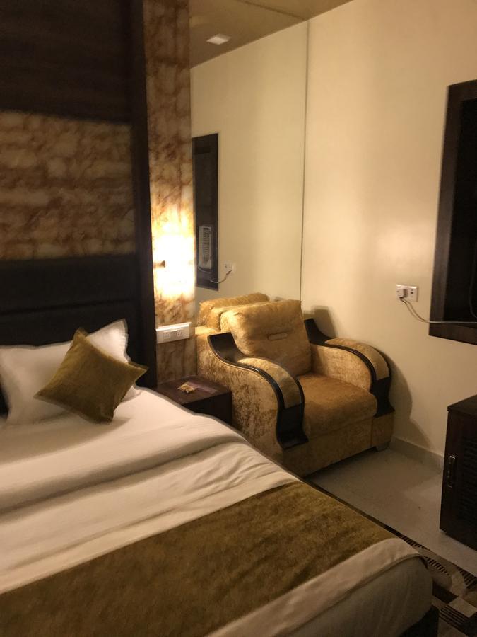 Hotel Mmk Kanpur Bagian luar foto