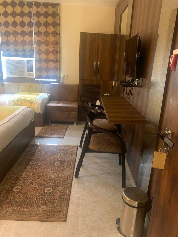 Hotel Mmk Kanpur Bagian luar foto