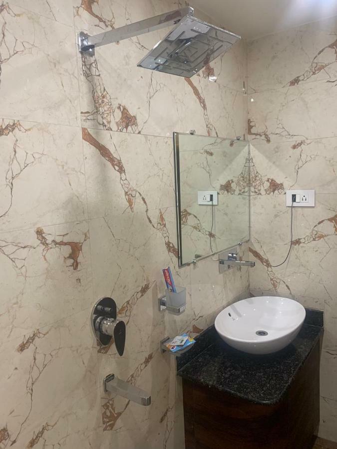 Hotel Mmk Kanpur Bagian luar foto