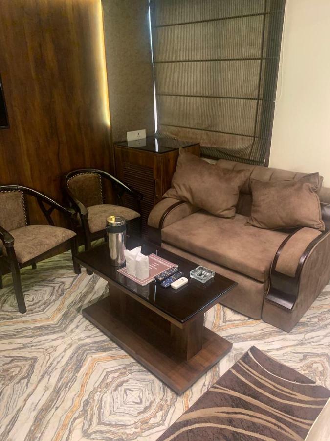 Hotel Mmk Kanpur Bagian luar foto