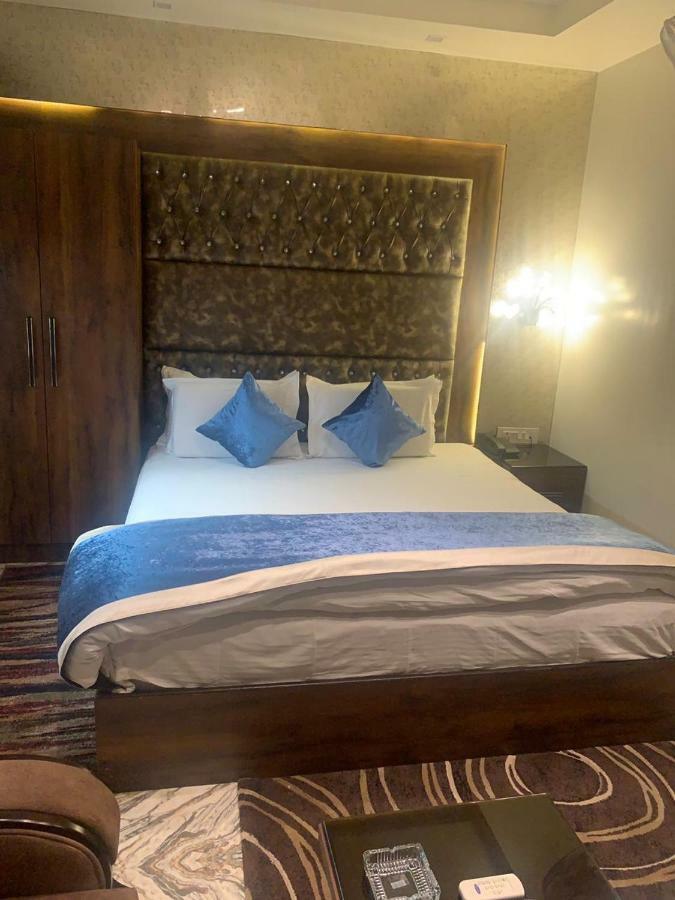 Hotel Mmk Kanpur Bagian luar foto