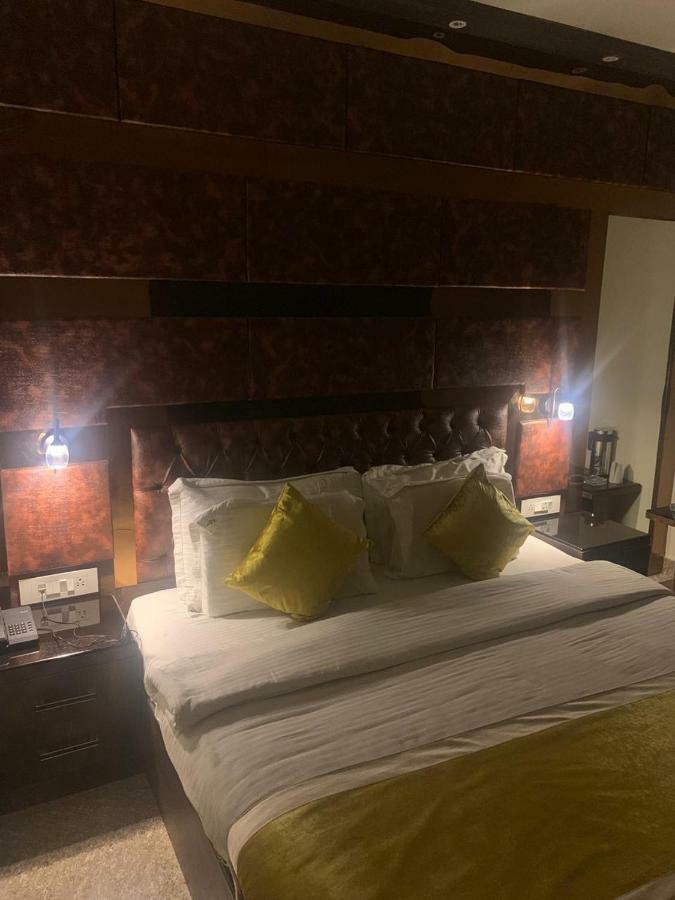 Hotel Mmk Kanpur Bagian luar foto