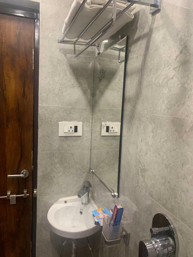Hotel Mmk Kanpur Bagian luar foto