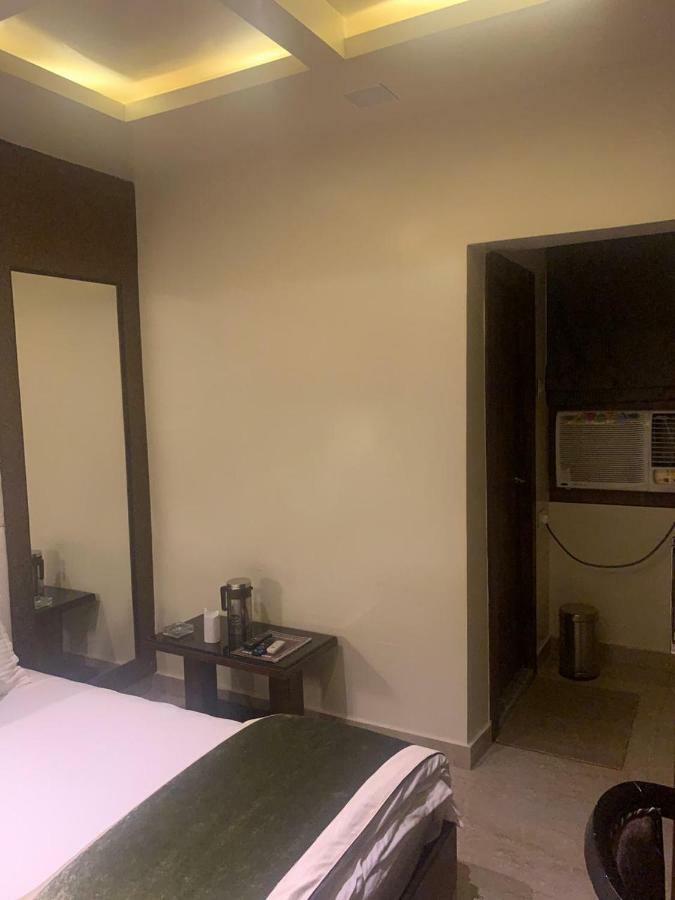 Hotel Mmk Kanpur Bagian luar foto