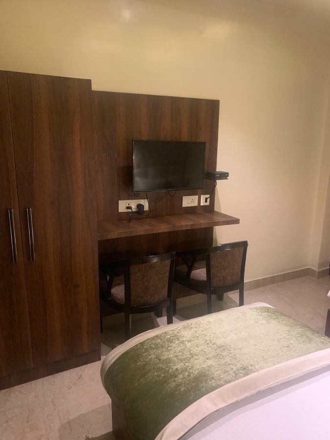 Hotel Mmk Kanpur Bagian luar foto
